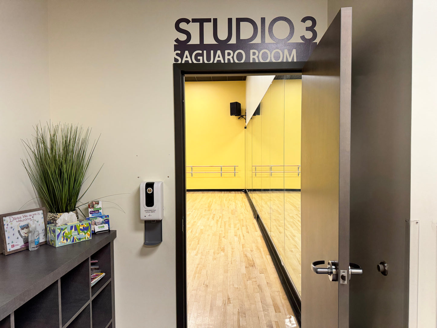 Rent - Studio 3 - (840 Square Feet)