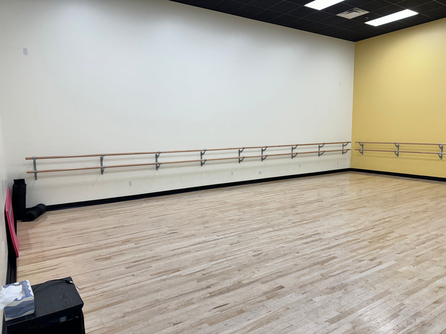 Rent - Studio 3 - (840 Square Feet)