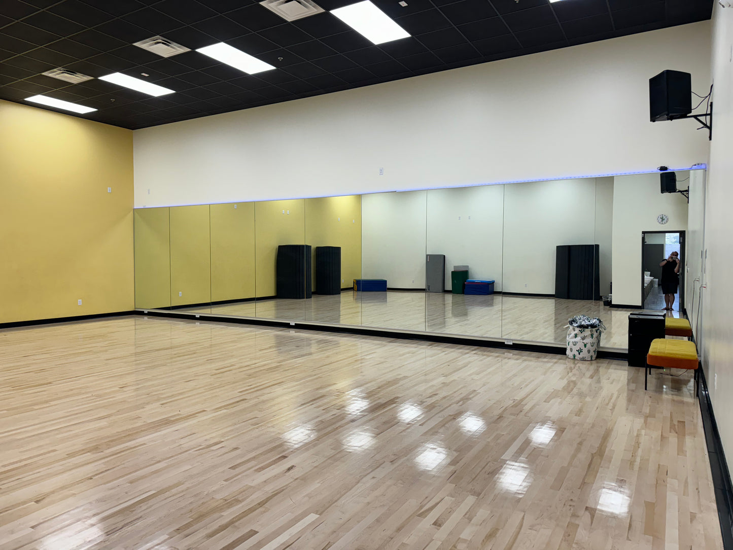 Rent - Studio 4 - (1,340 Square Feet)