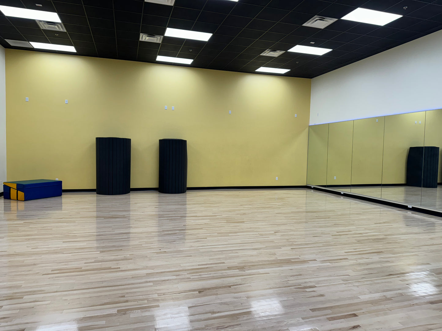 Rent - Studio 4 - (1,340 Square Feet)