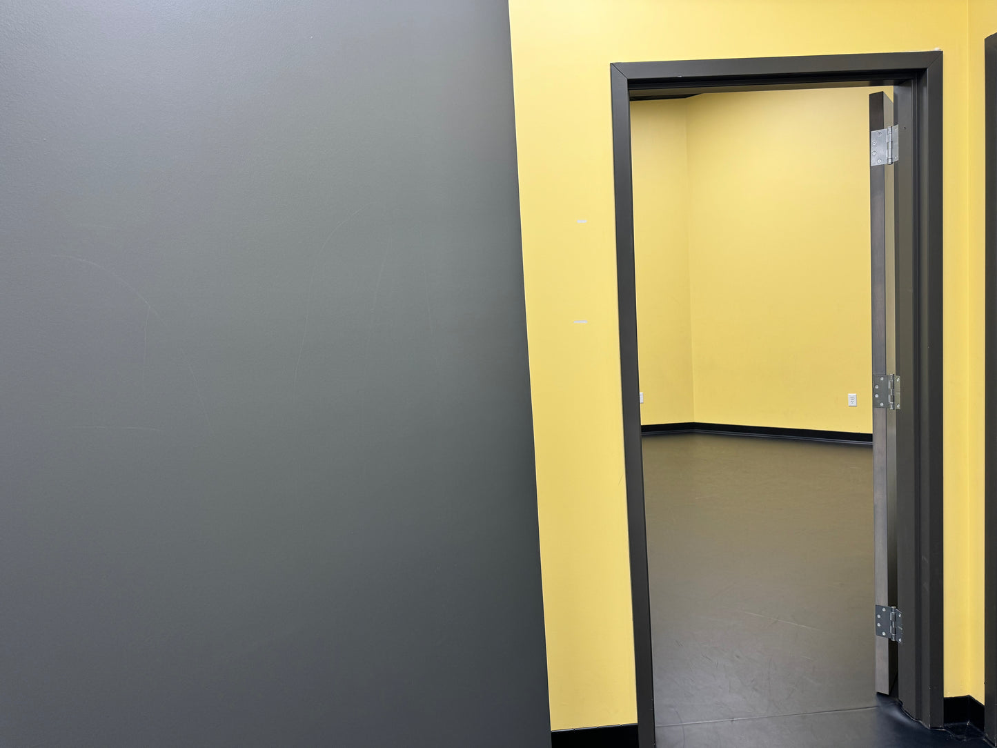 Rent - Studio 8 - (355 Square Feet)