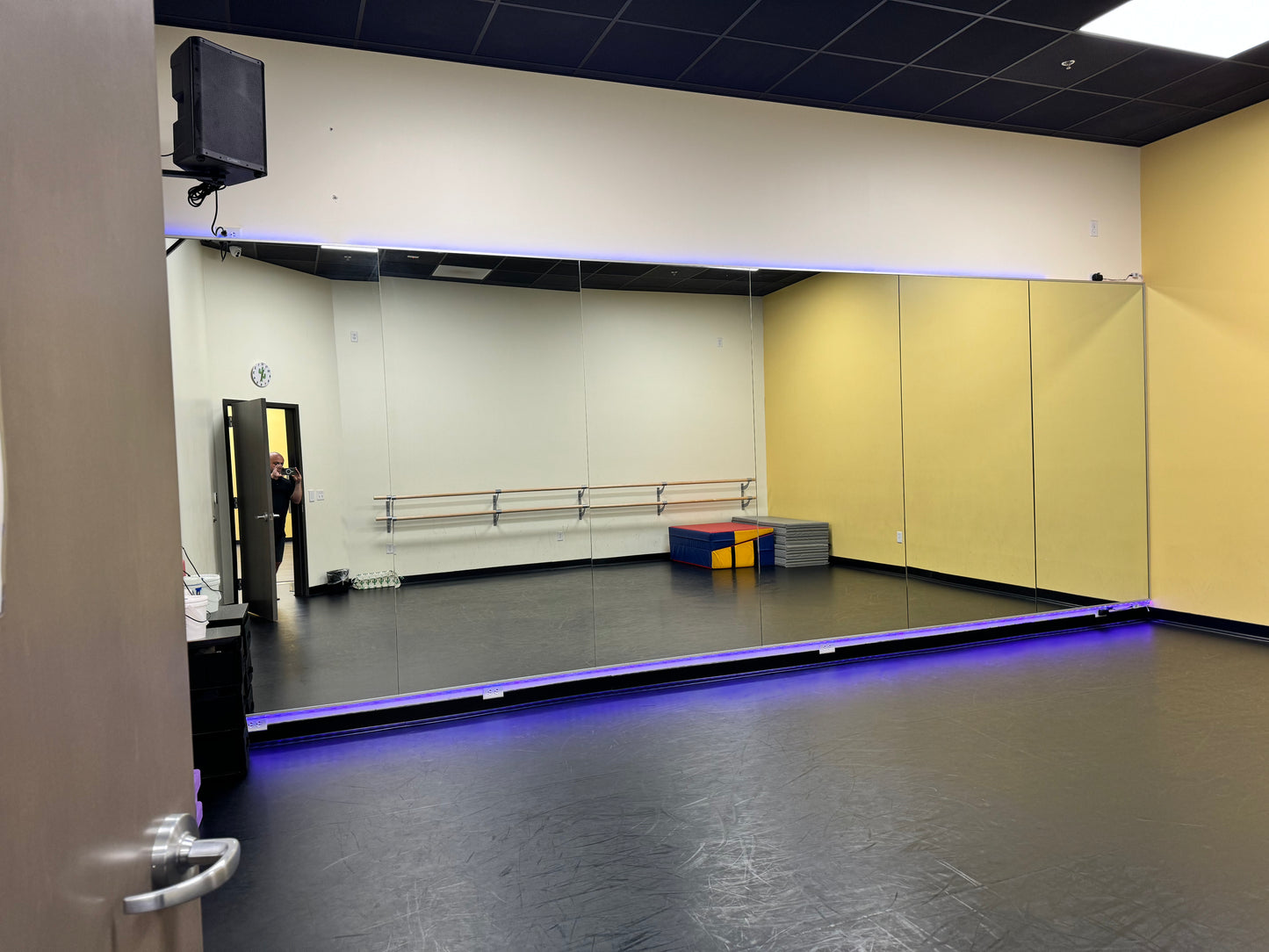Rent - Studio 7 - (425 Square Feet)