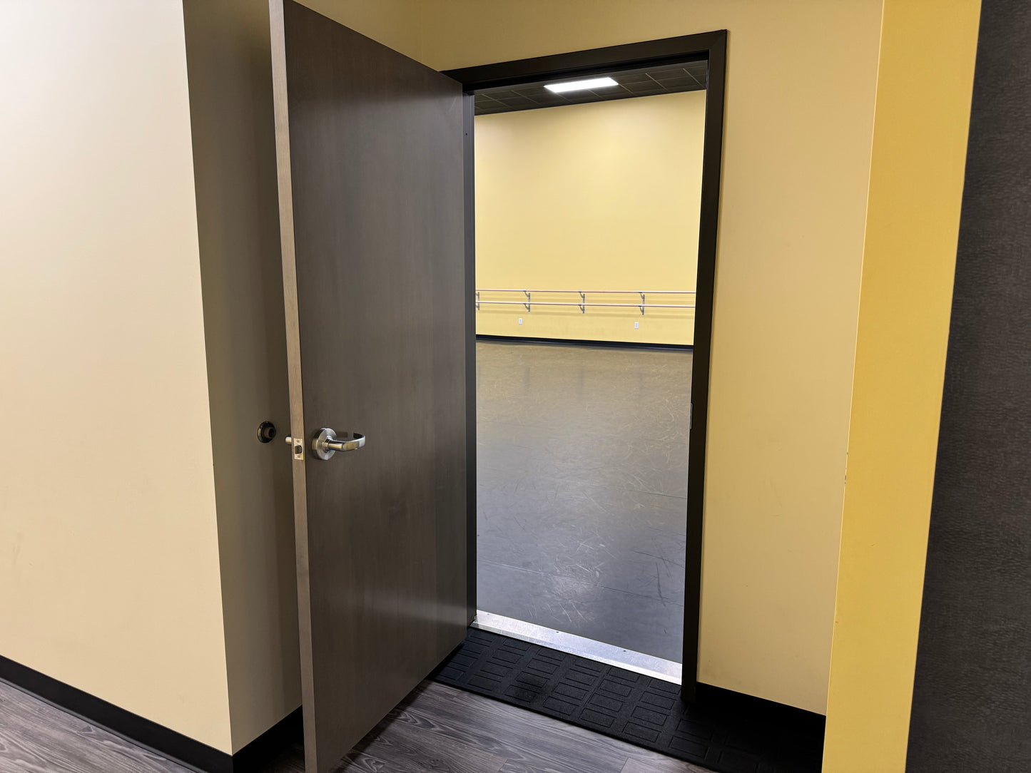 Rent - Studio 5 - (1,295 Square Feet)