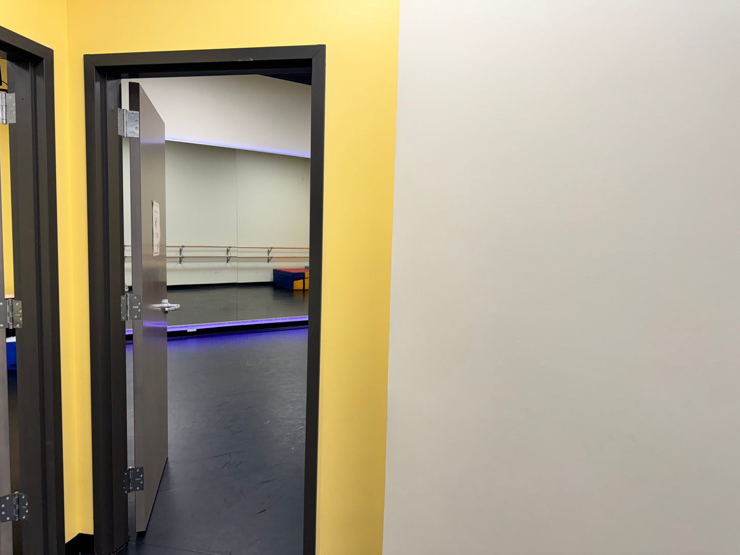 Rent - Studio 7 - (425 Square Feet)